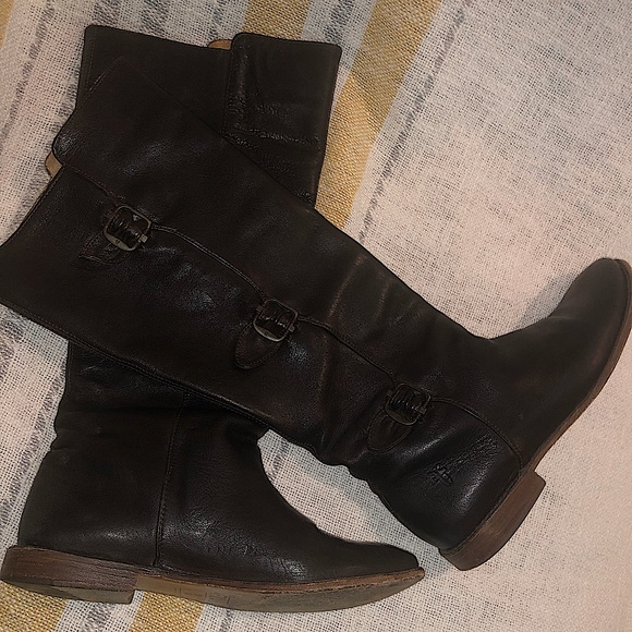 Frye - Picture 2 of 6